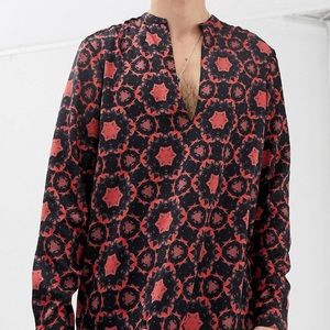 Heart & Dagger V neck shirt in in print